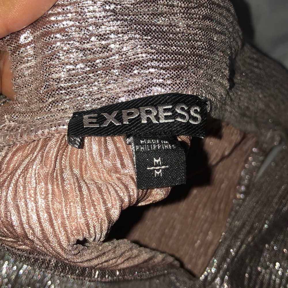 Express halter top - Picture 4 of 5